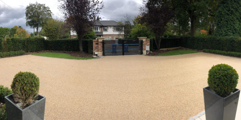 Resin bound driveway with creative cobbles